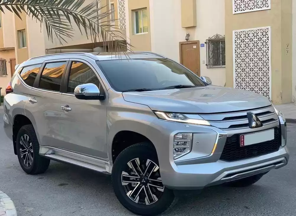 مستعملة Mitsubishi Pajero للبيع في الدوحة #5039 - 1  صورة 